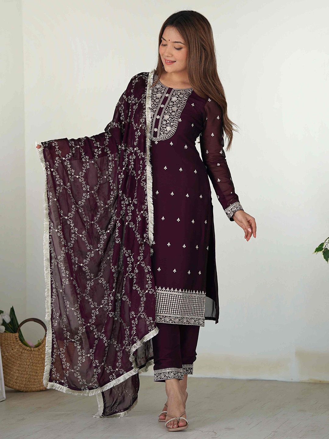 

Tanhai Ethnic Motifs Embroidered Sequinned Kurta With Trousers & Dupatta, Burgundy