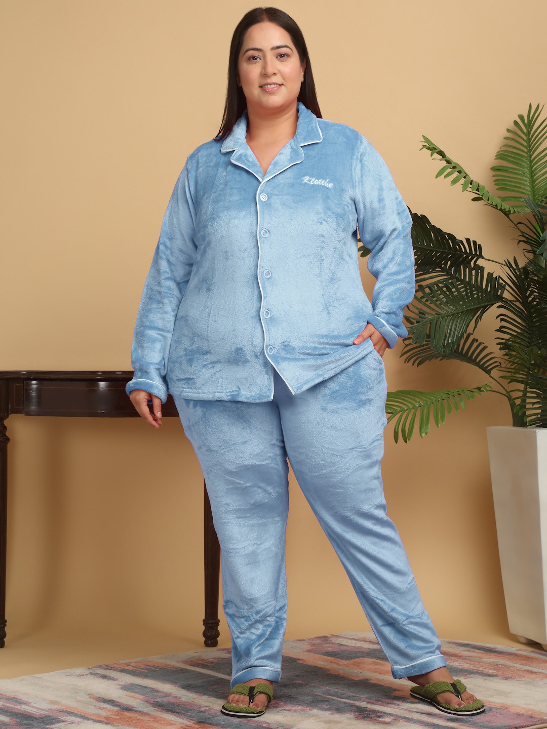 

KLOTTHE Women Lapel Collar Long Sleeves Wool Night suit, Blue
