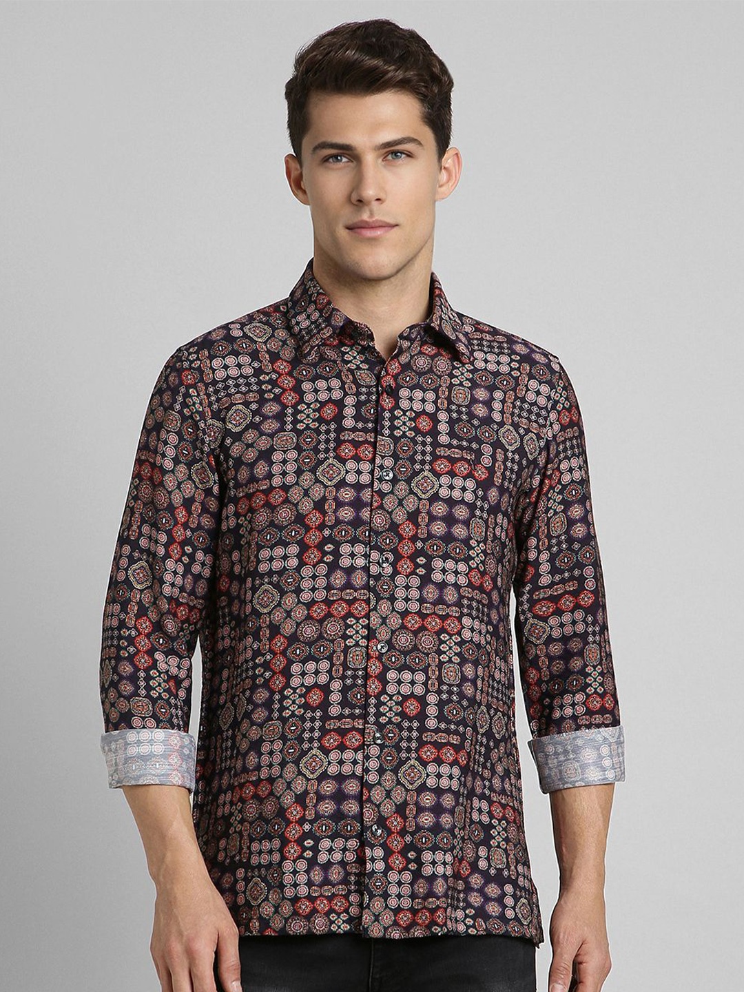 

SIMON CARTER LONDON Men Spread Collar Ethnic Printed Slim Fit Casual Shirt, Brown