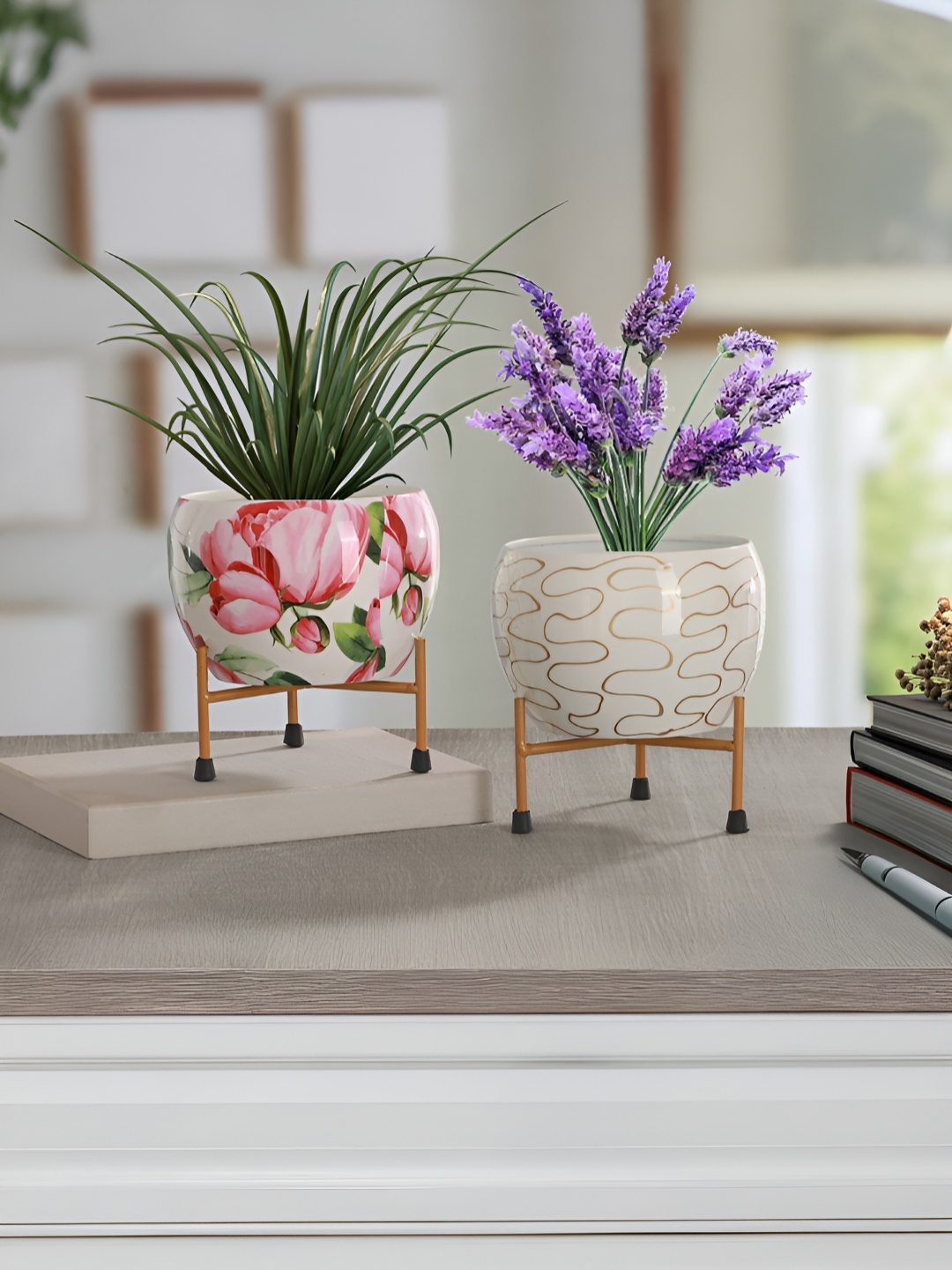 

Homspurts 2 Pcs White & Green Printed Metal Planters