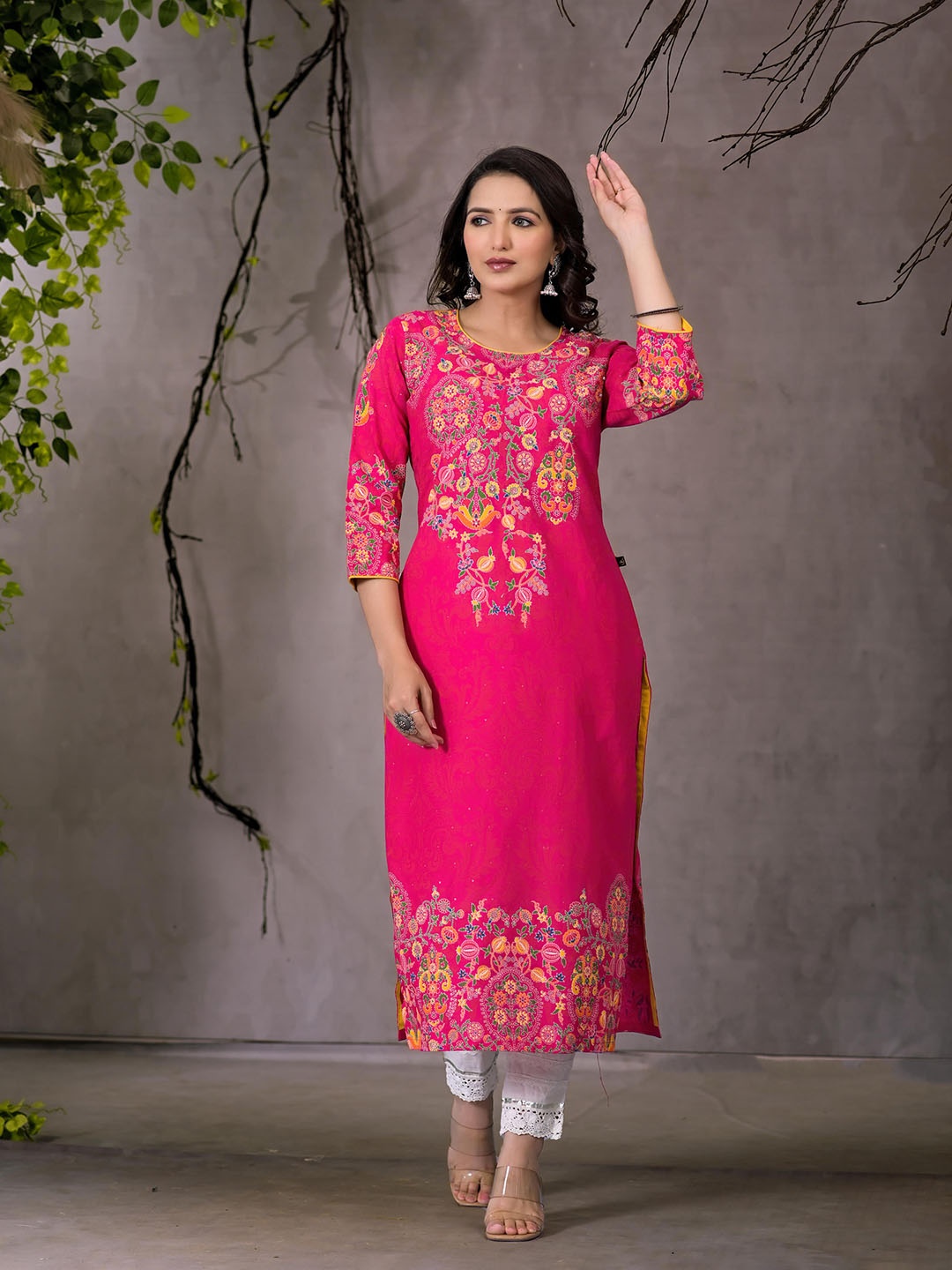 

Juniper Women Embroidered Thread Work Kurta, Pink