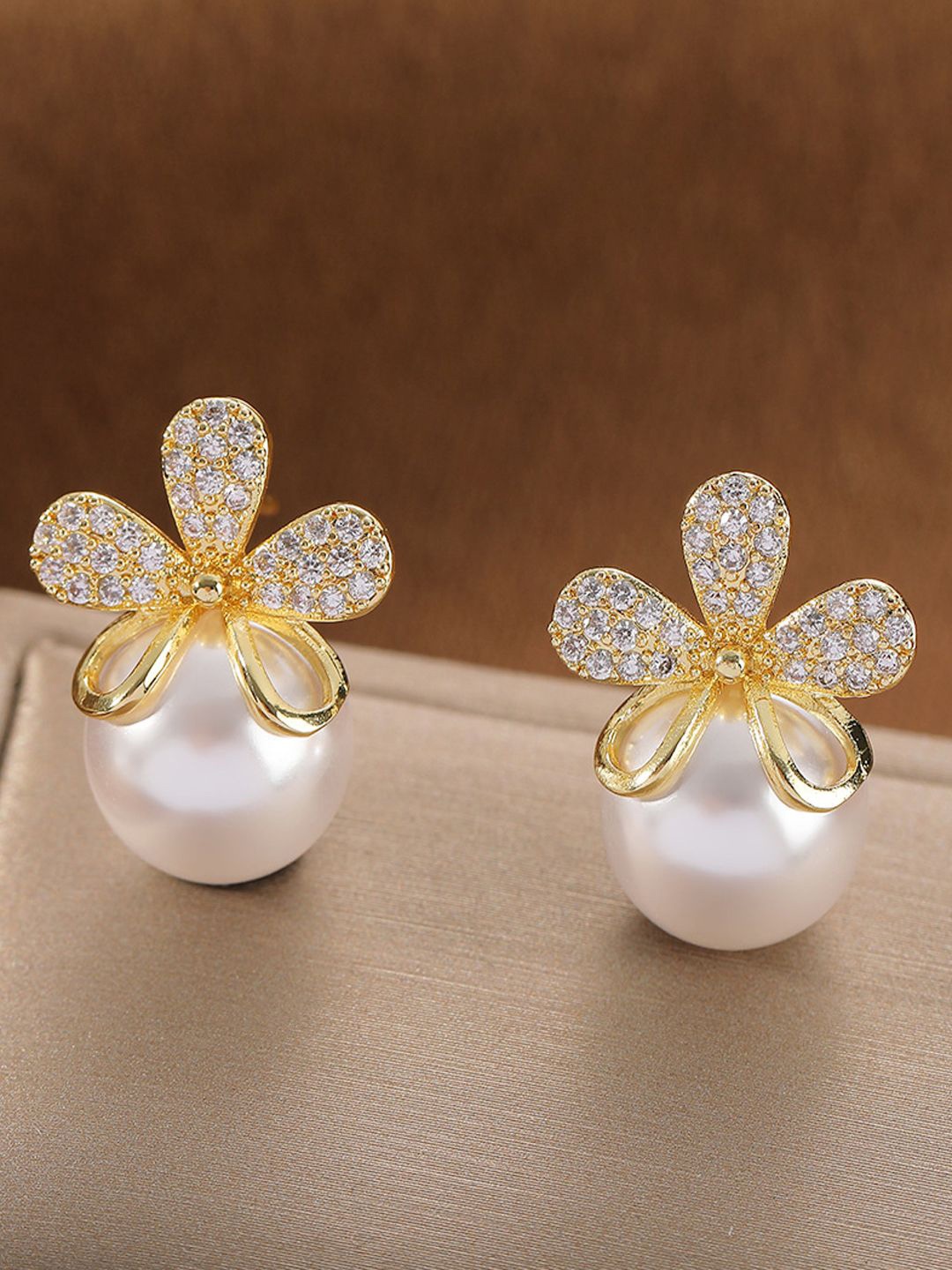 

Krelin Floral Studs Earrings, Gold