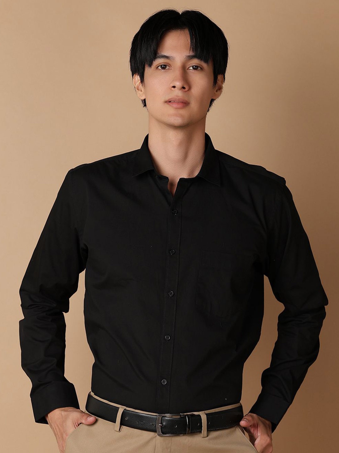 

V-Mart Men Spread Collar Solid Cotton Casual Shirt, Black