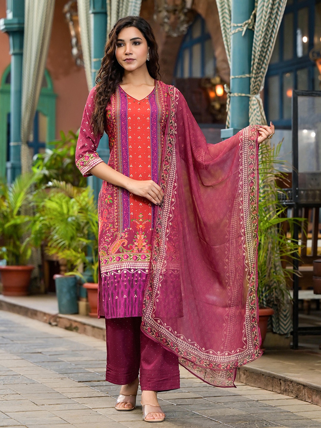 

Juniper Floral Printed Regular Beads & Stones Liva Straight Kurta with Trousers & Dupatta, Maroon