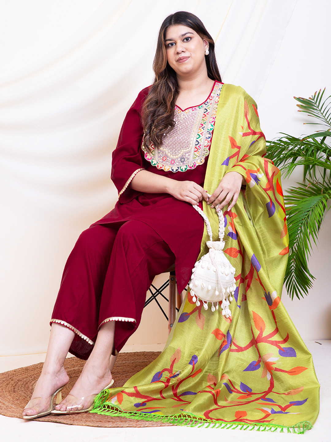 

DEEBACO Floral Yoke Design Regular Straight Kurta with Palazzos & Dupatta, Maroon