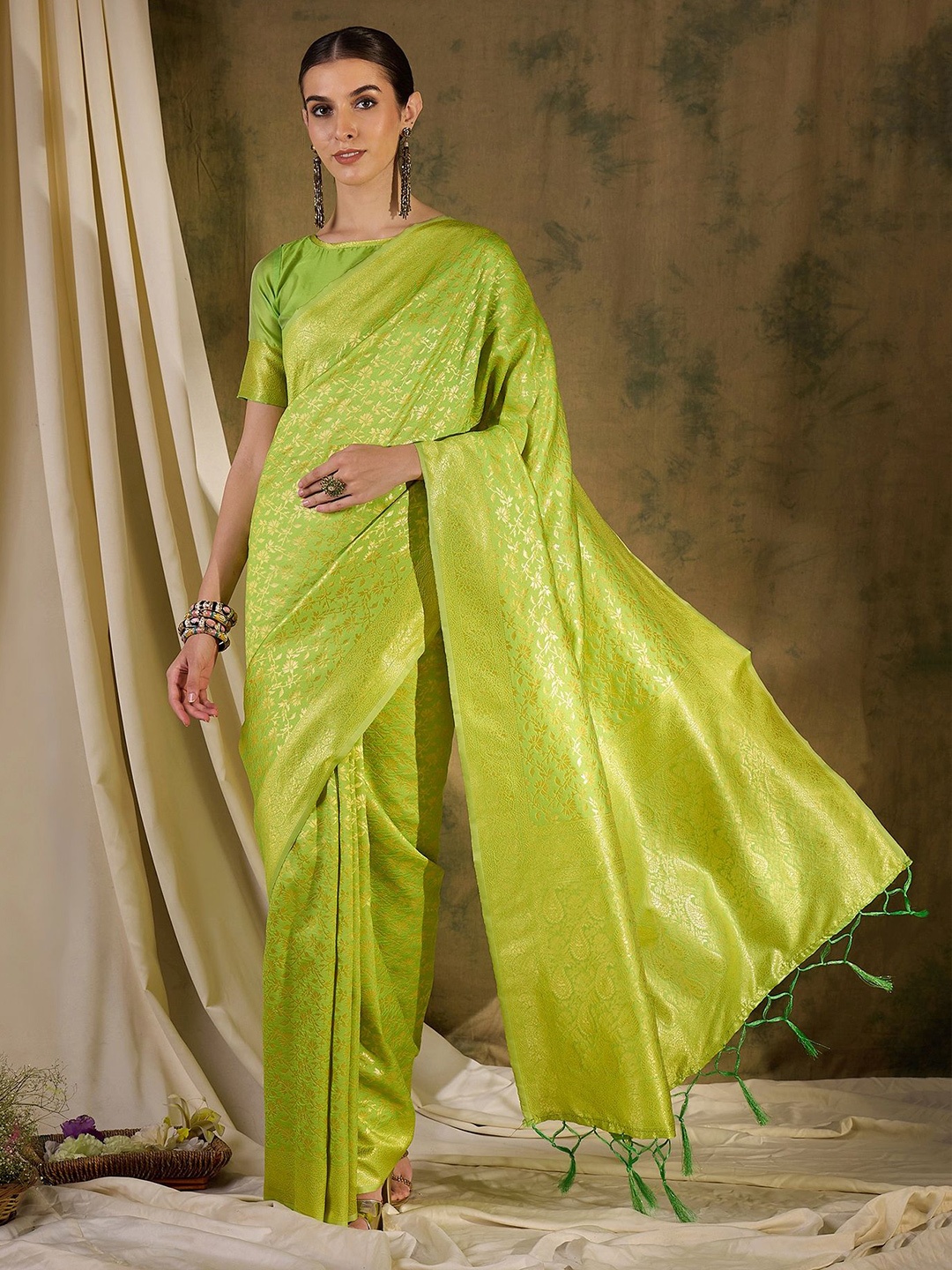 

Maroosh Woven Design Zari Banarasi Saree, Lime green