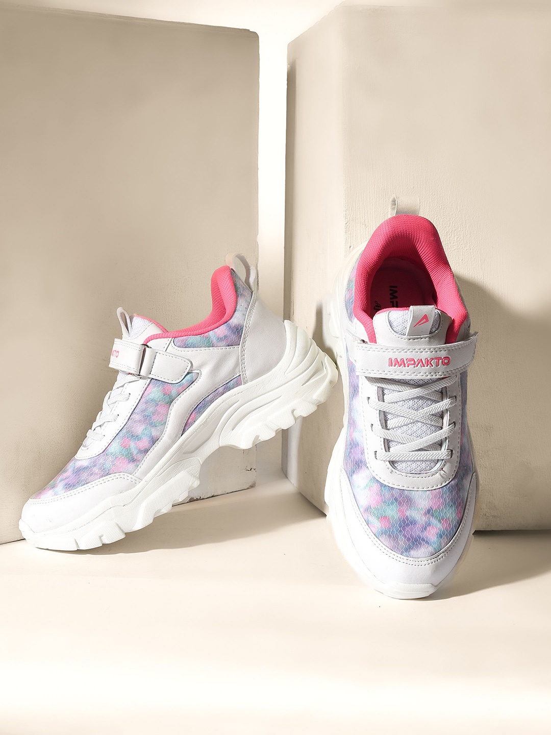 

IMPAKTO Women Colourblocked Sneakers, Pink