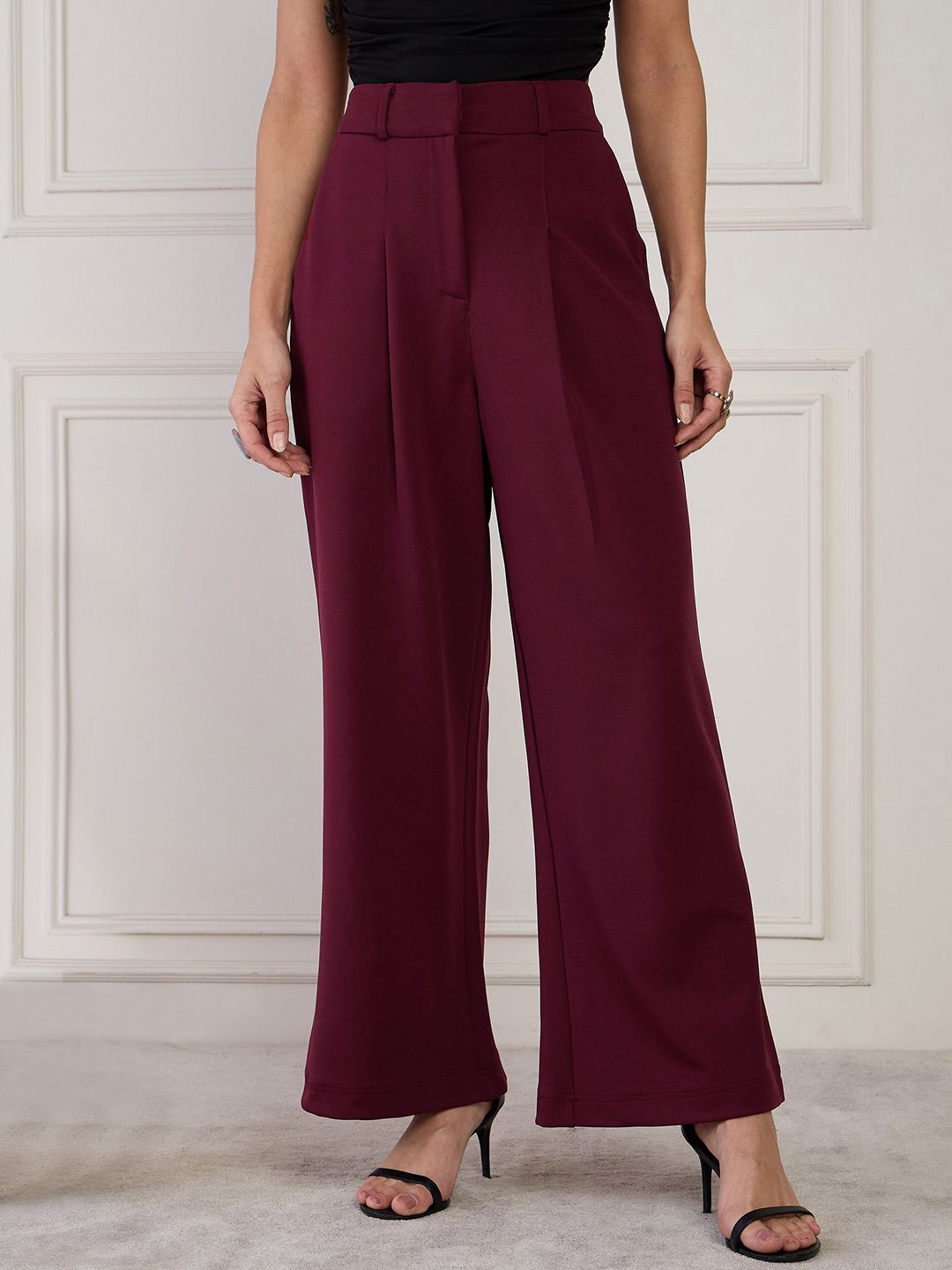 

MAGRE Women Solid Relaxed Pleated Trousers, Magenta