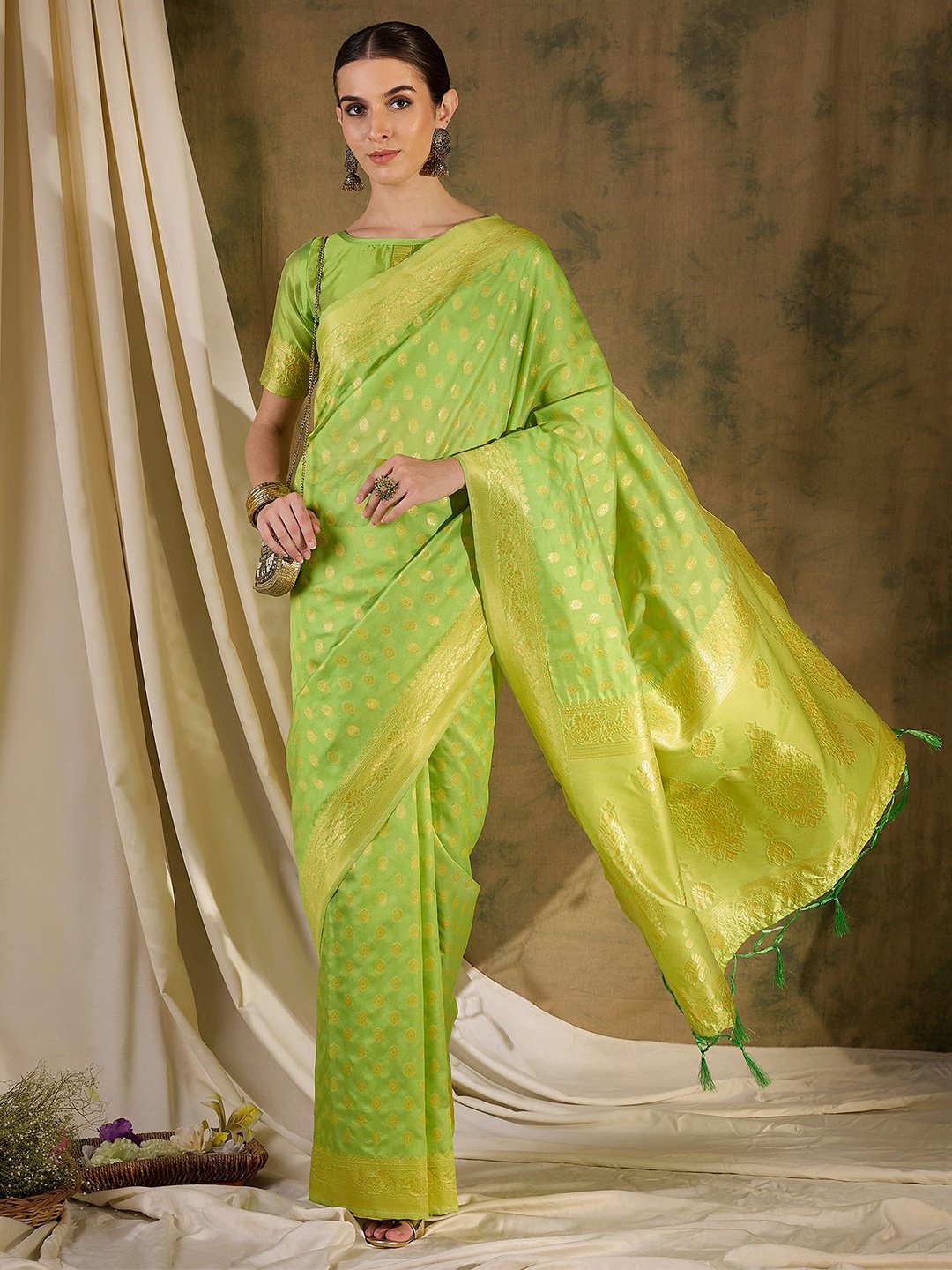 

Maroosh Woven Design Zari Banarasi Saree, Lime green