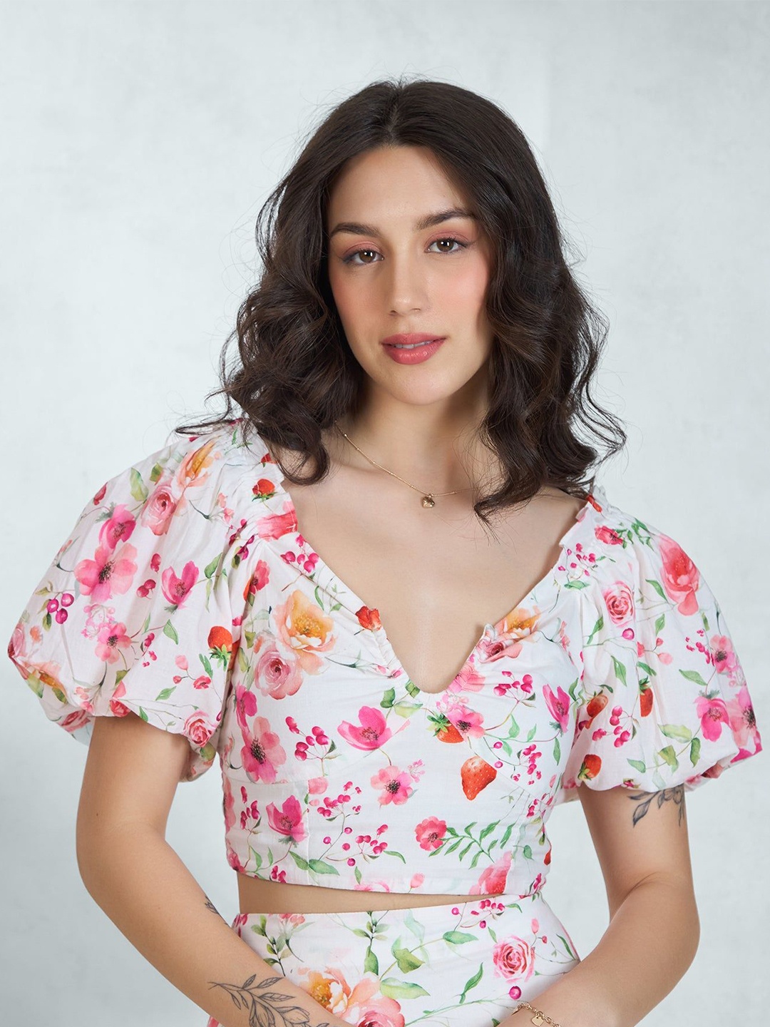 

Virgio Women Cotton Sweetheart Neck Crop Length Floral Short Sleeve Top, Multi