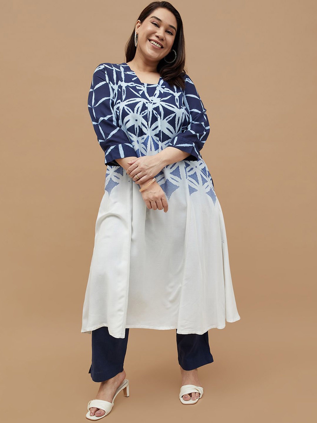 

Moiree by Lifestyle Women Geometric Printed Flared Sleeves Thread Work Kurta, Violet