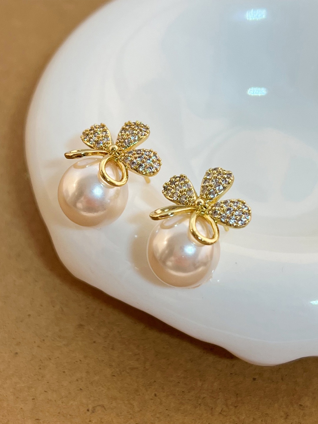 

KRENOZ Floral Studs Earrings, Gold