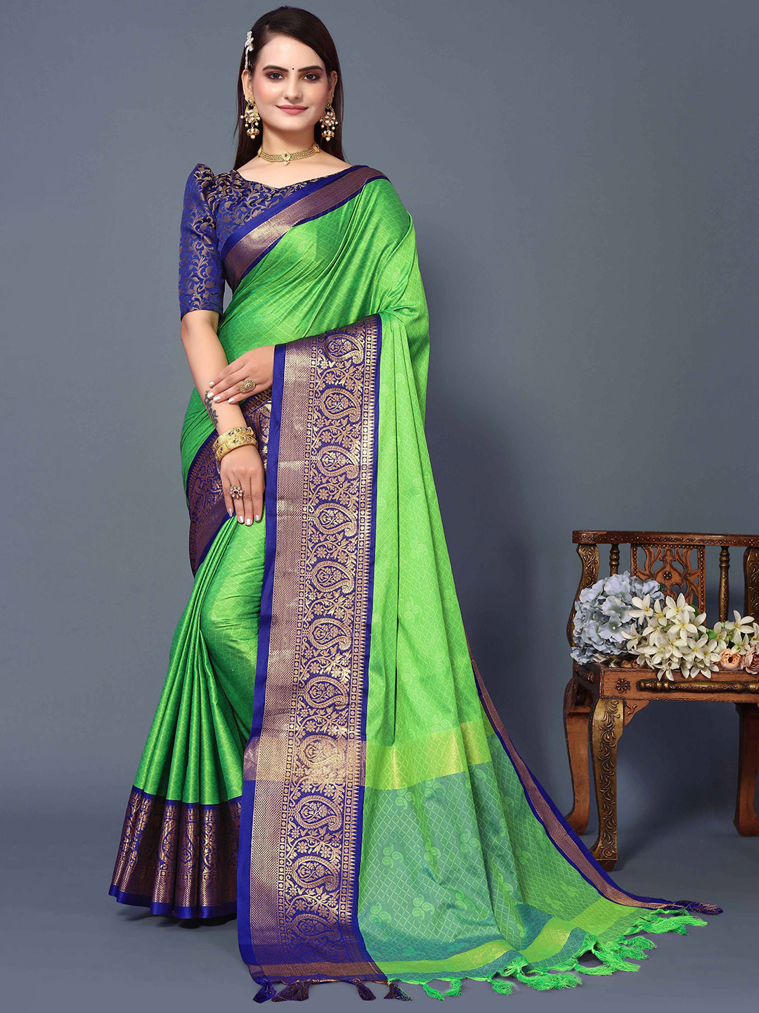 

Rhey Woven Design Zari Pure Silk Banarasi Saree, Lime green