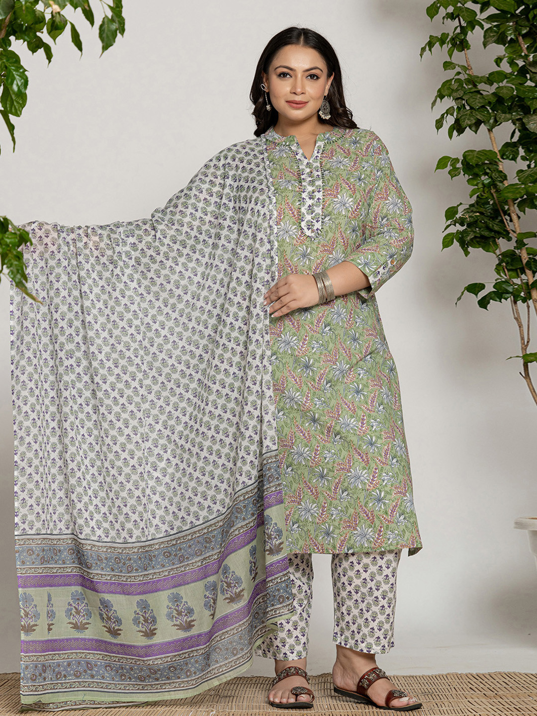 

Yufta Ethnic Motifs Embroidered Regular Pure Cotton Straight Kurta with Trousers & Dupatta, Green