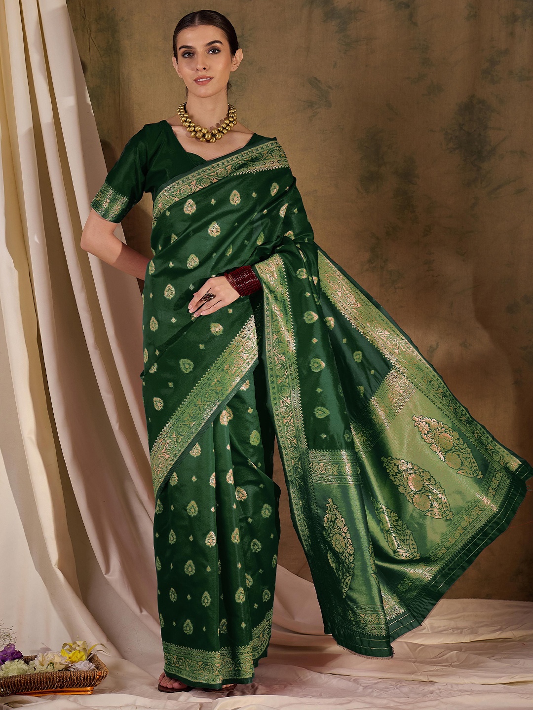 

Maroosh Woven Design Zari Banarasi Saree, Green
