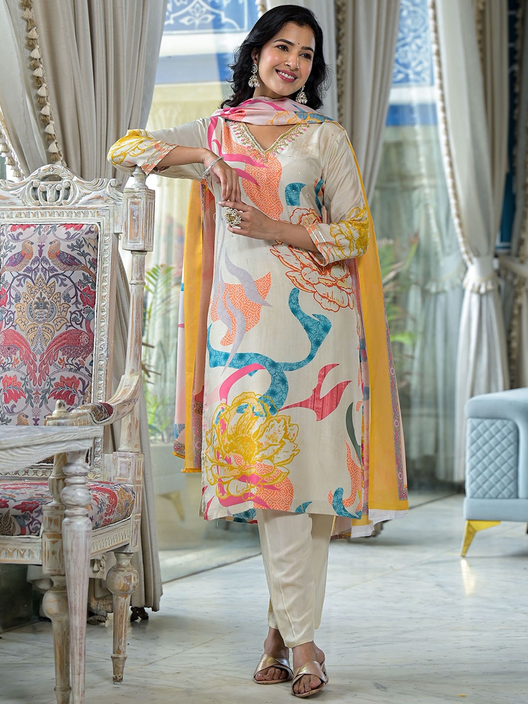 

ROOHANIYAT Printed Embroidered Beads and Stones Straight Kurta with Pyjamas & Dupatta, Grey