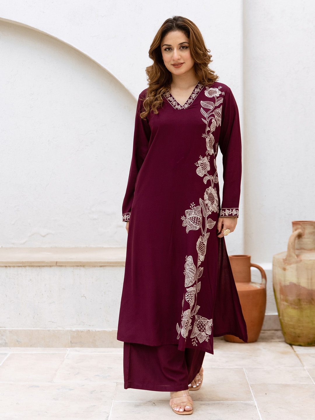 

INDYES Floral Printed Regular Straight Kurta with Palazzos, Maroon