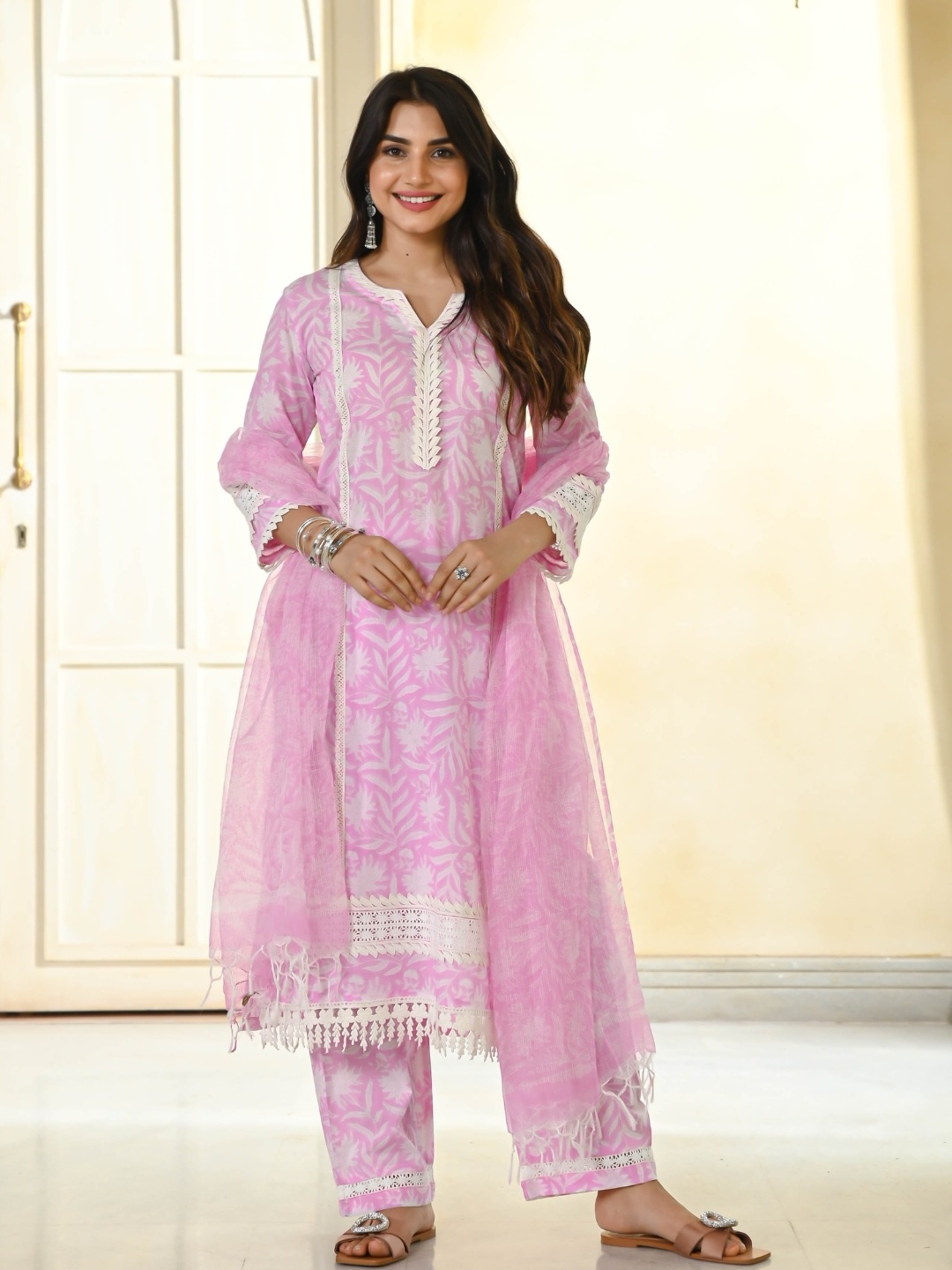 

BAESD Ethnic Motifs Printed Straight Regular Kurta with Trousers & Dupatta, Pink