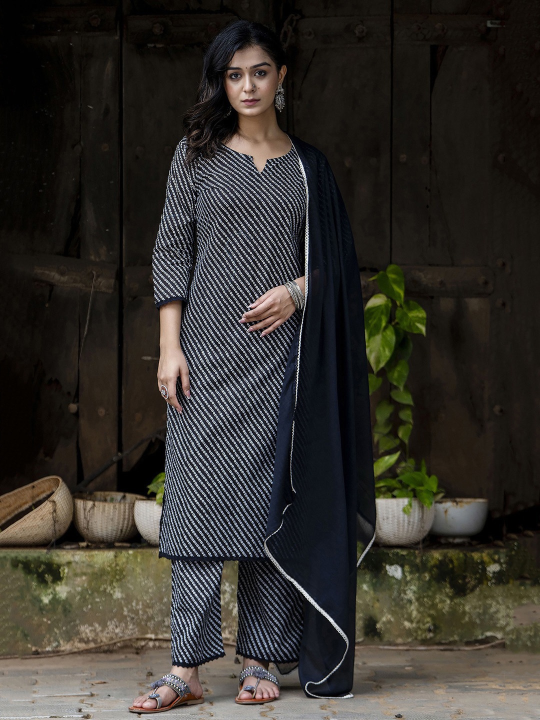 

PARTHVI Bandhani Printed Gotta Patti Pure Cotton Kurta With Pyjamas & Dupatta, Black