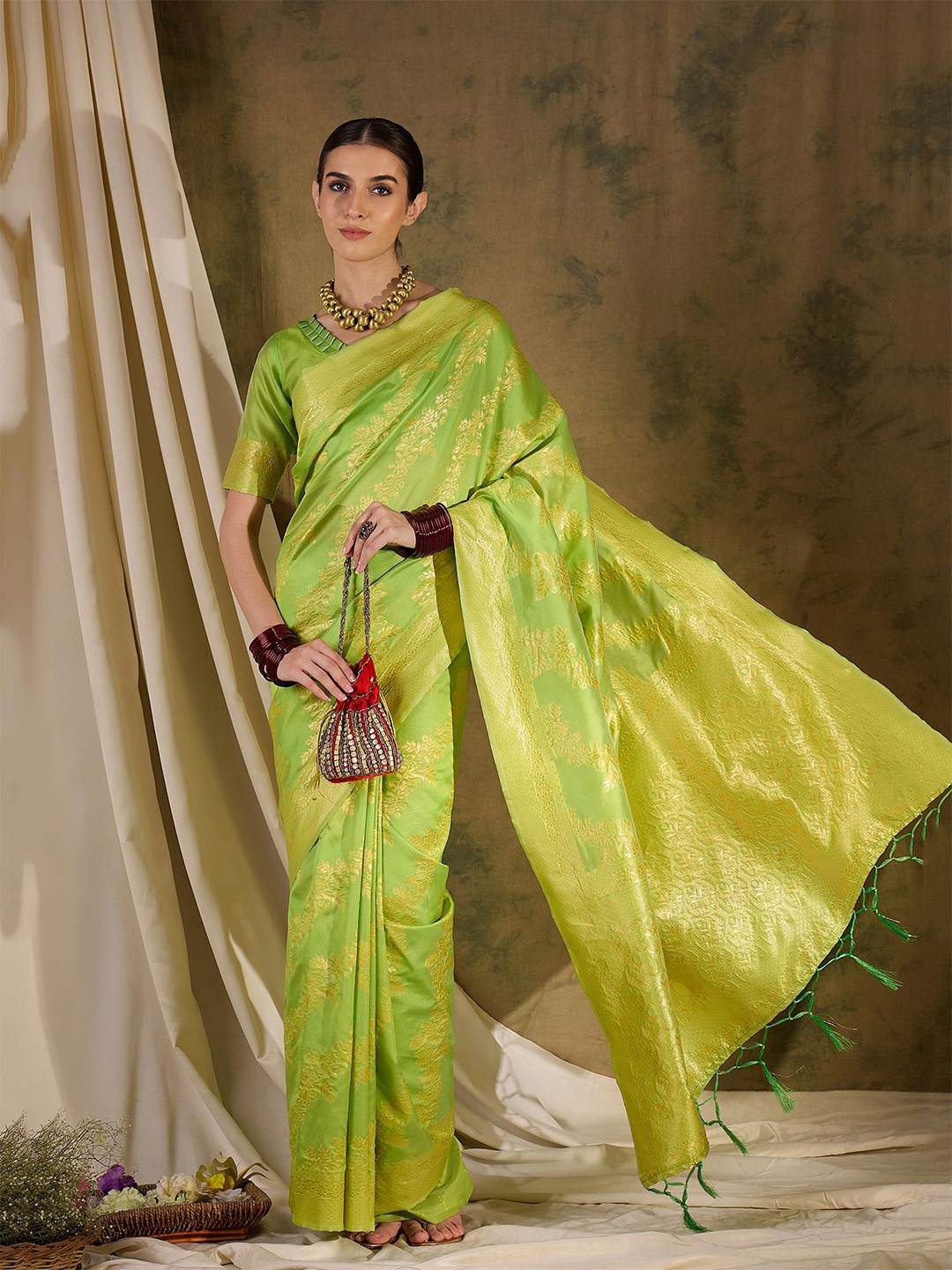 

Maroosh Women Ethnic Motifs Zari Banarasi Saree, Lime green