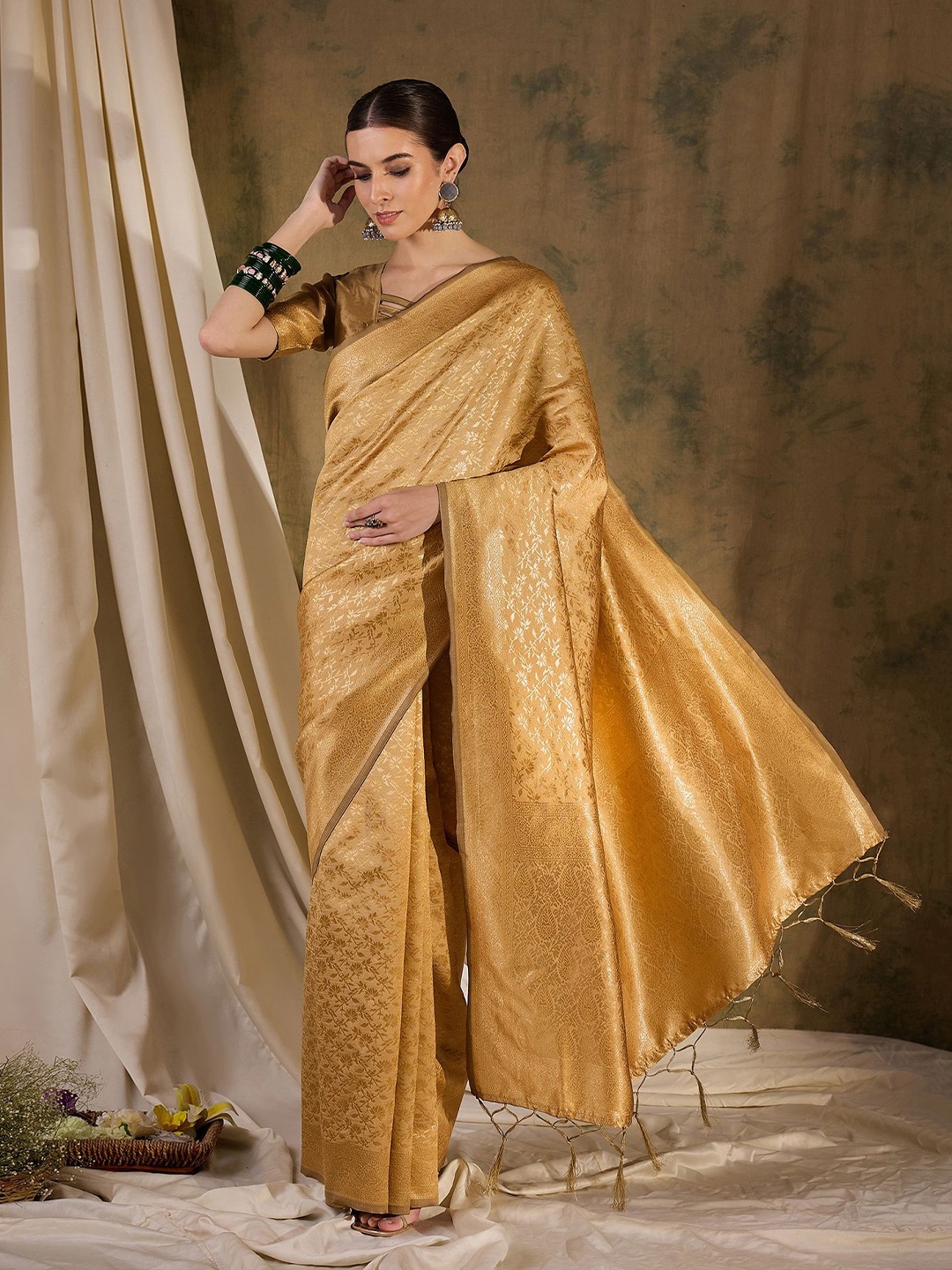 

Maroosh Woven Design Zari Banarasi Saree, Yellow