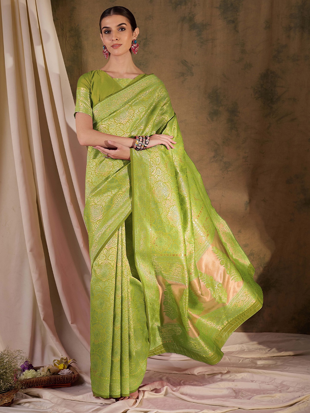 

Maroosh Ethnic Motifs Zari Silk Blend Banarasi Saree, Lime green