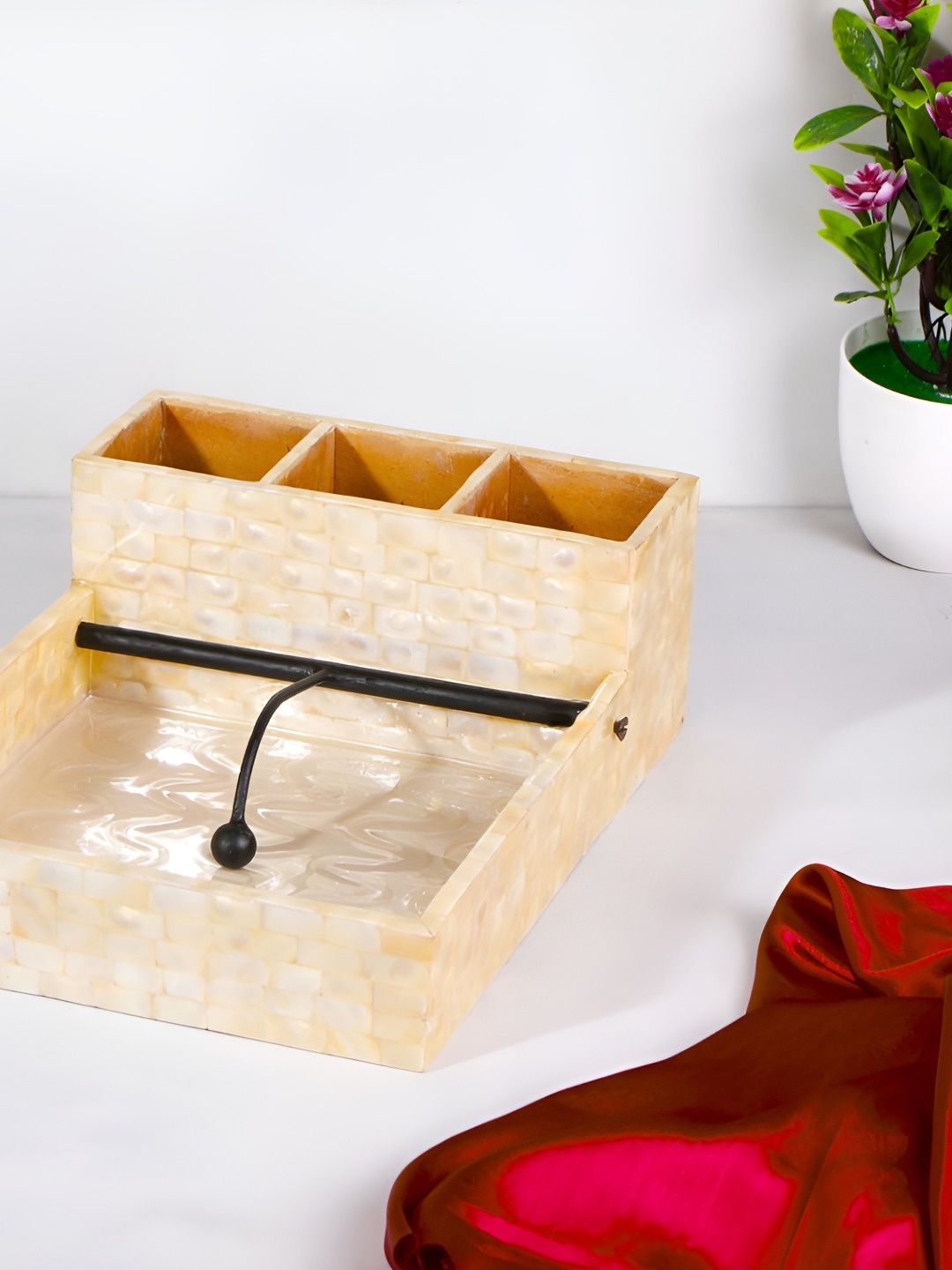 

THE HOME CO. Beige & White Tissue Holders