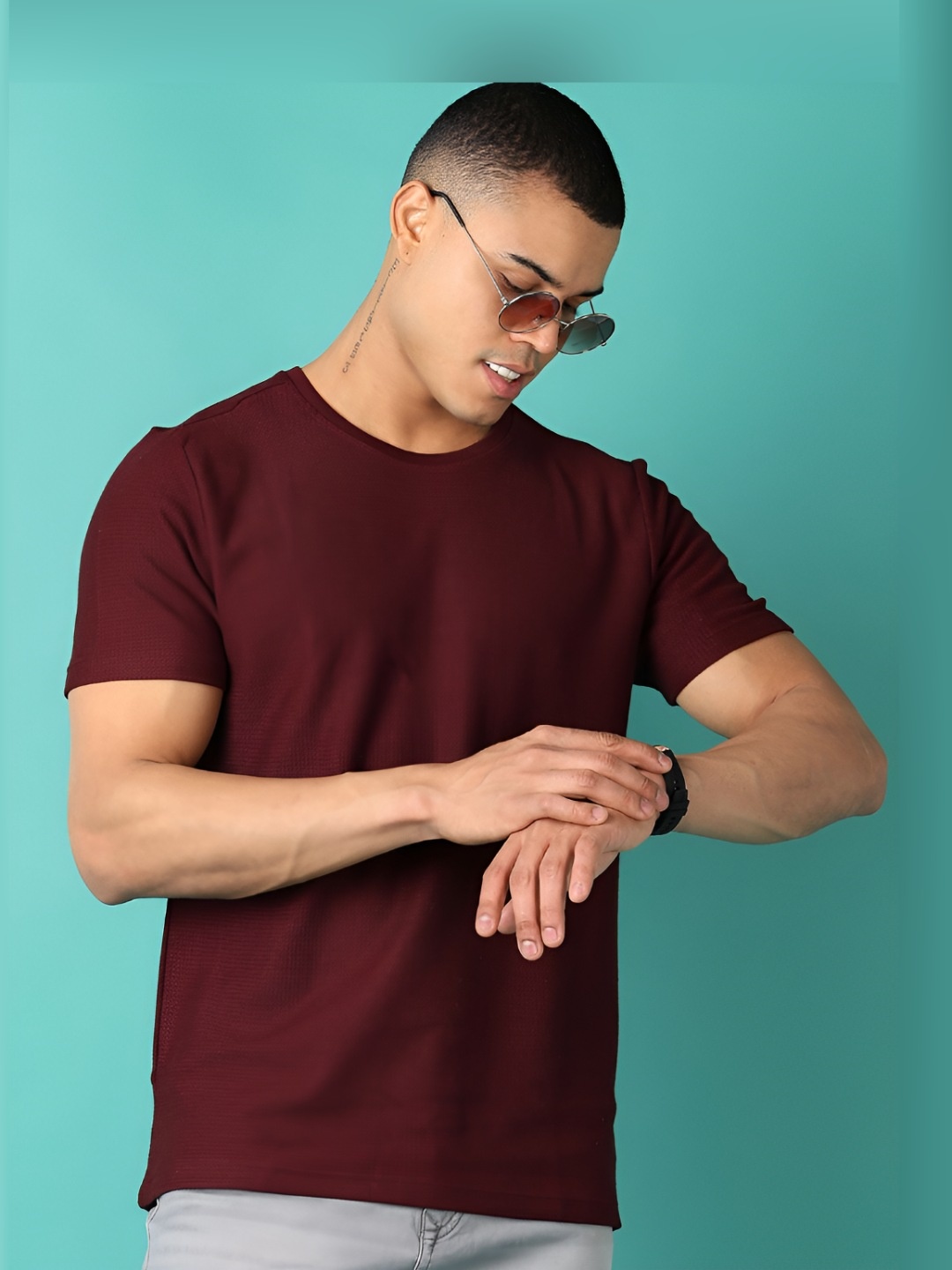 

V-Mart Men Solid Round Neck Cotton T-shirt, Maroon