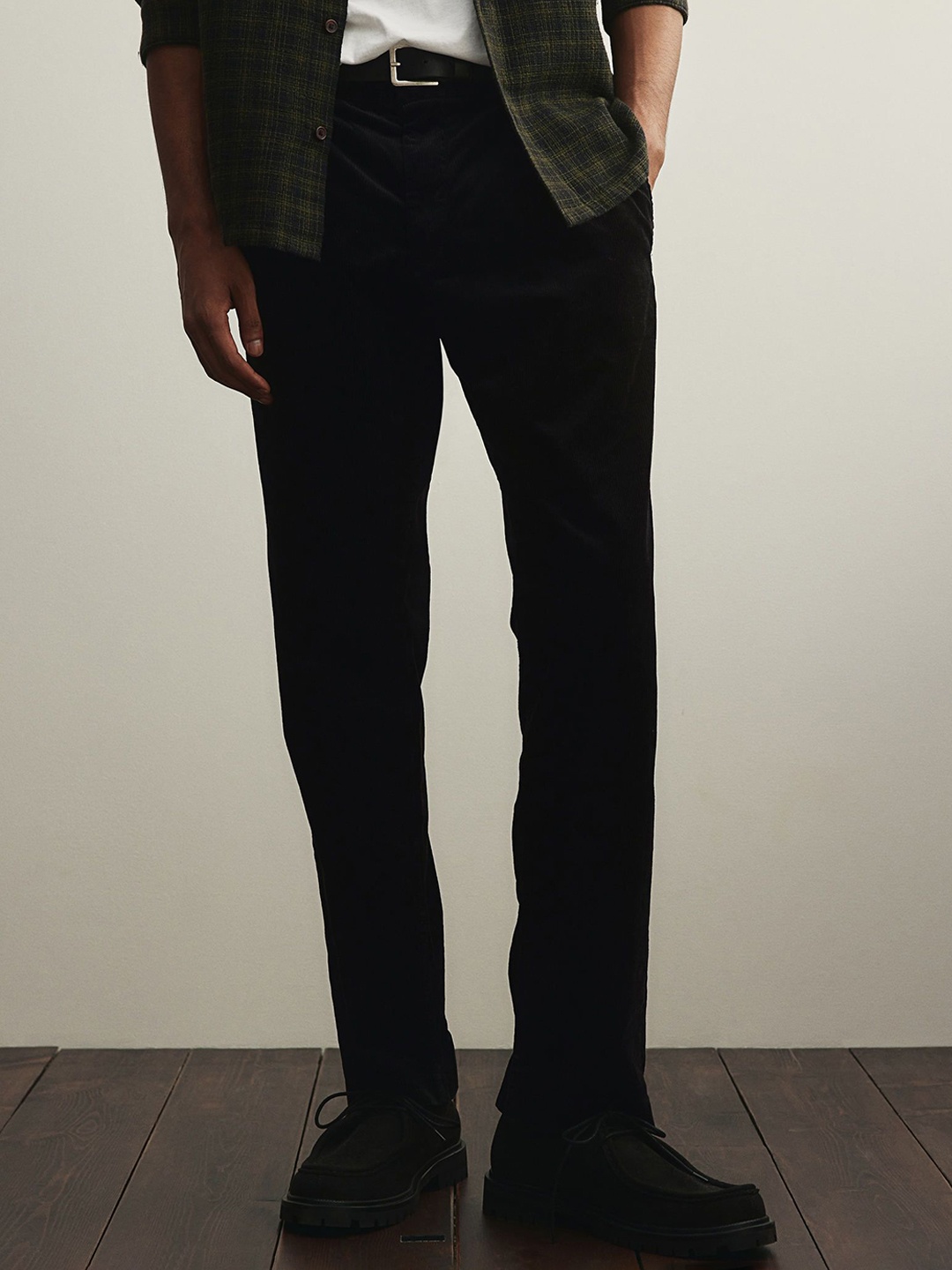 

H&M Men Mid-Rise Cotton Trousers, Black