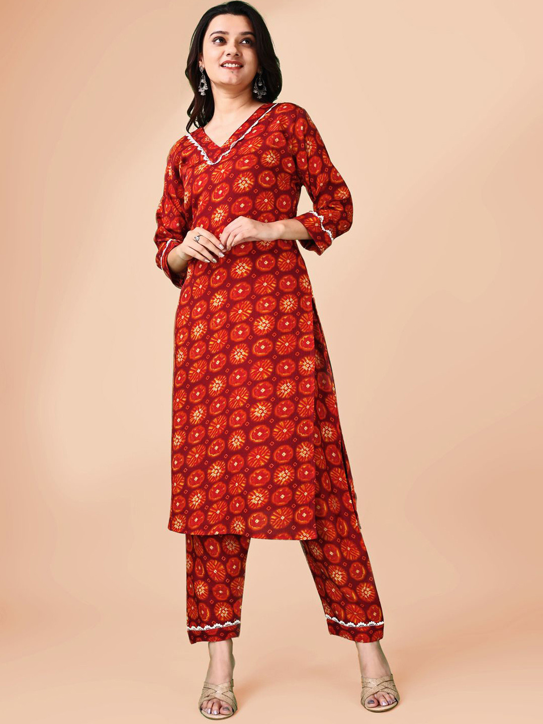 

VAAZI CREATOR Floral Printed Gotta Patti Straight Kurta with Trousers, Red