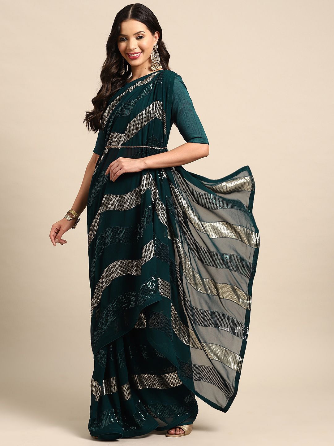 

KAVINDI Embellished Sequinned Pure Georgette Saree, Green