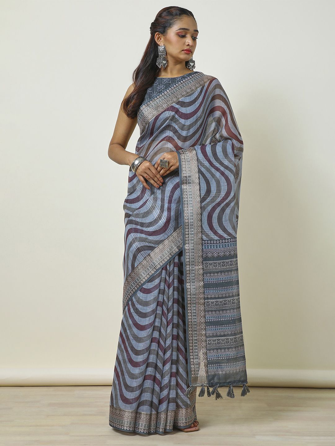 

Soch Striped Sequinned Pure Linen Saree, Grey