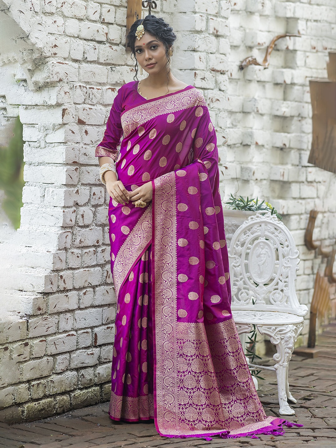 

AWRIYA Ethnic Motifs Woven Design Zari Pure Silk Banarasi Saree, Purple