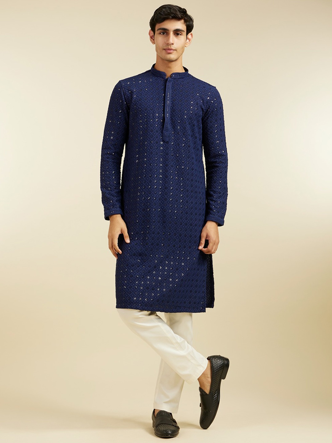 

Diwas by Manyavar Men Geometric Embroidered Chikankari & Sequinned Mandarin Collar Kurta, Blue