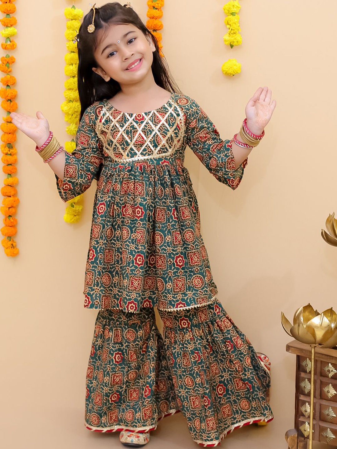 

The Mom Store Girls Ethnic Motifs Printed Pure Cotton Kurta With Sharara, Green