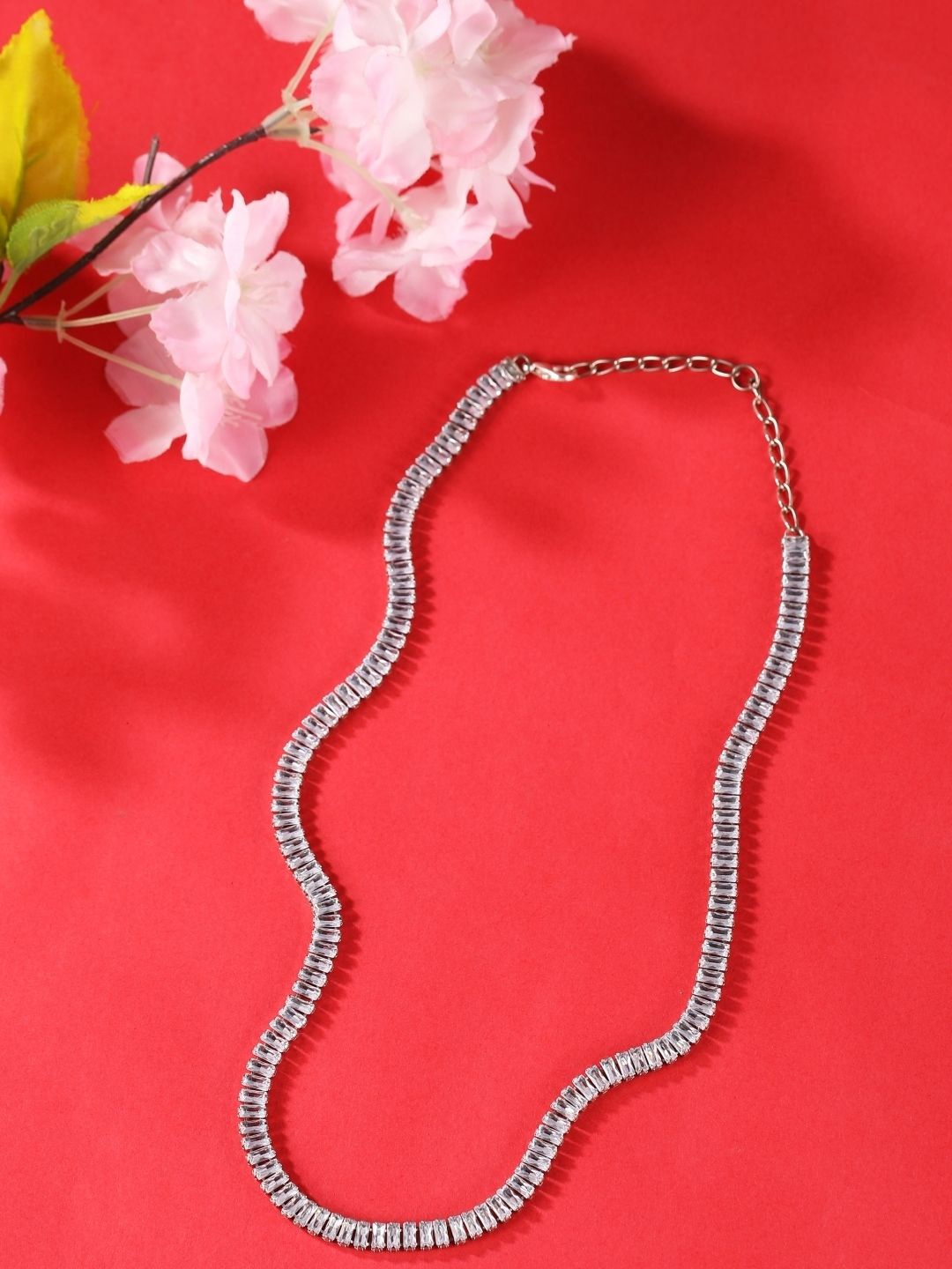 

KPOP Silver-Plated Rhinestone Studded Necklace