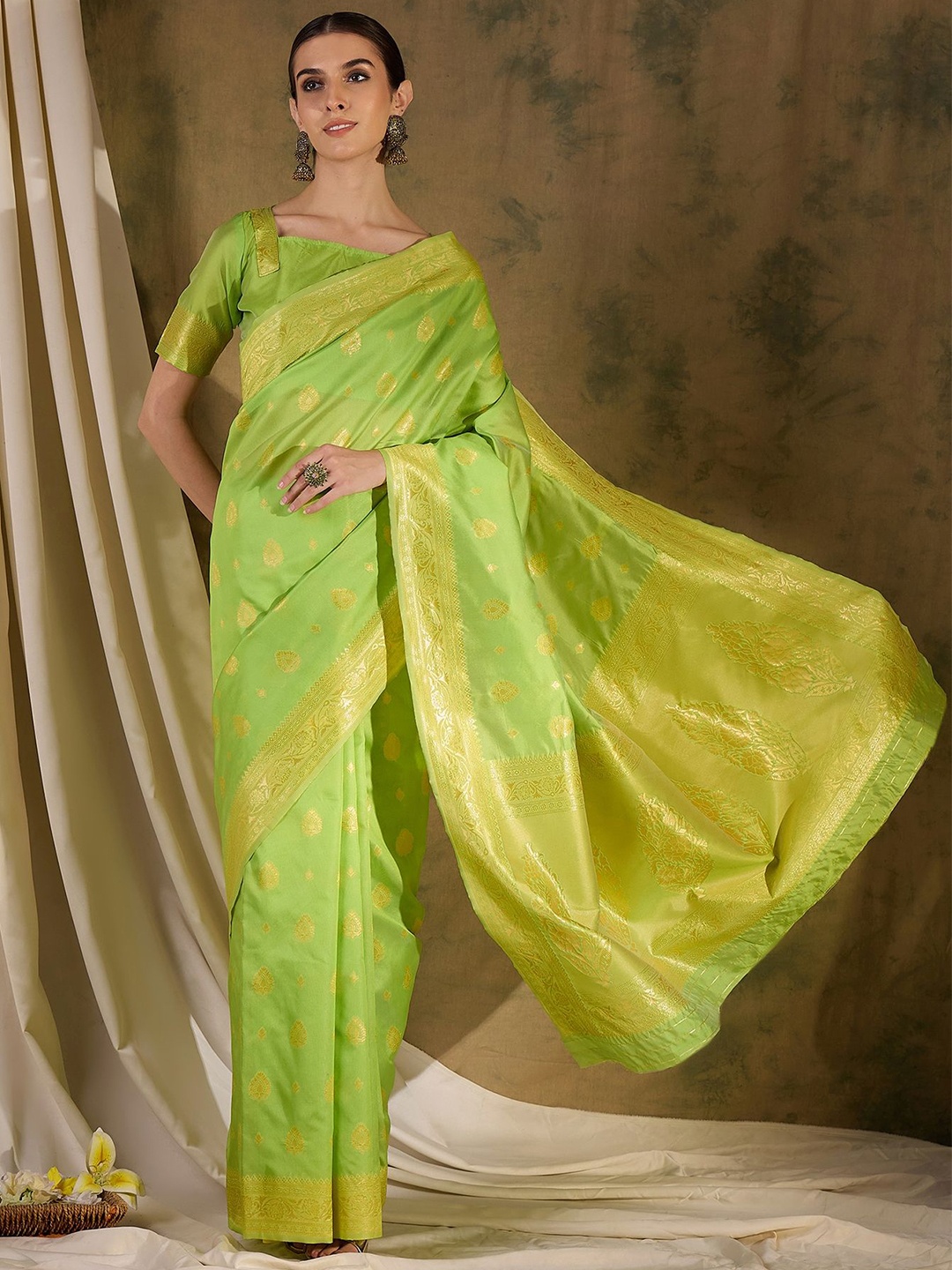 

Maroosh Ethnic Motifs Zari Banarasi Saree, Lime green