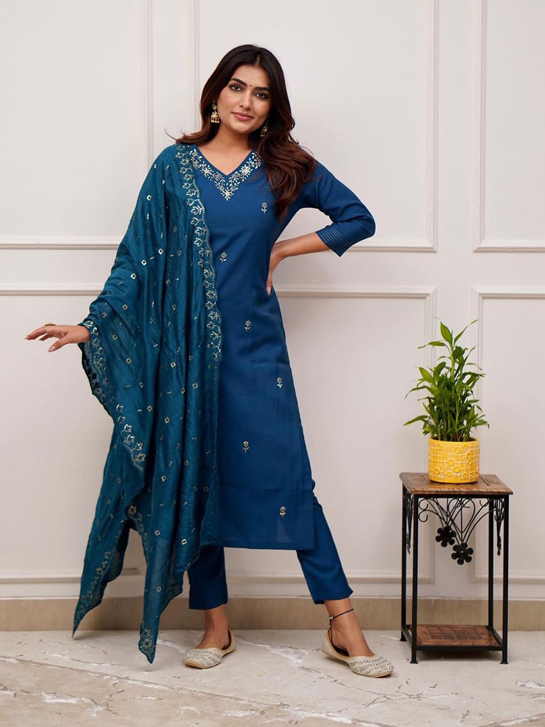 

CaniBani Embroidered Regular Chanderi Silk Straight Kurta with Trousers & Dupatta, Teal