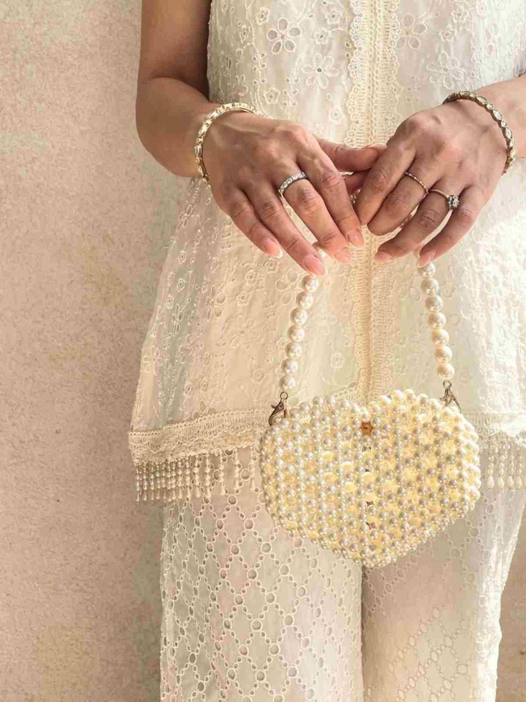 

AMYRA Women Pearl Structured Handheld Bag, Off white
