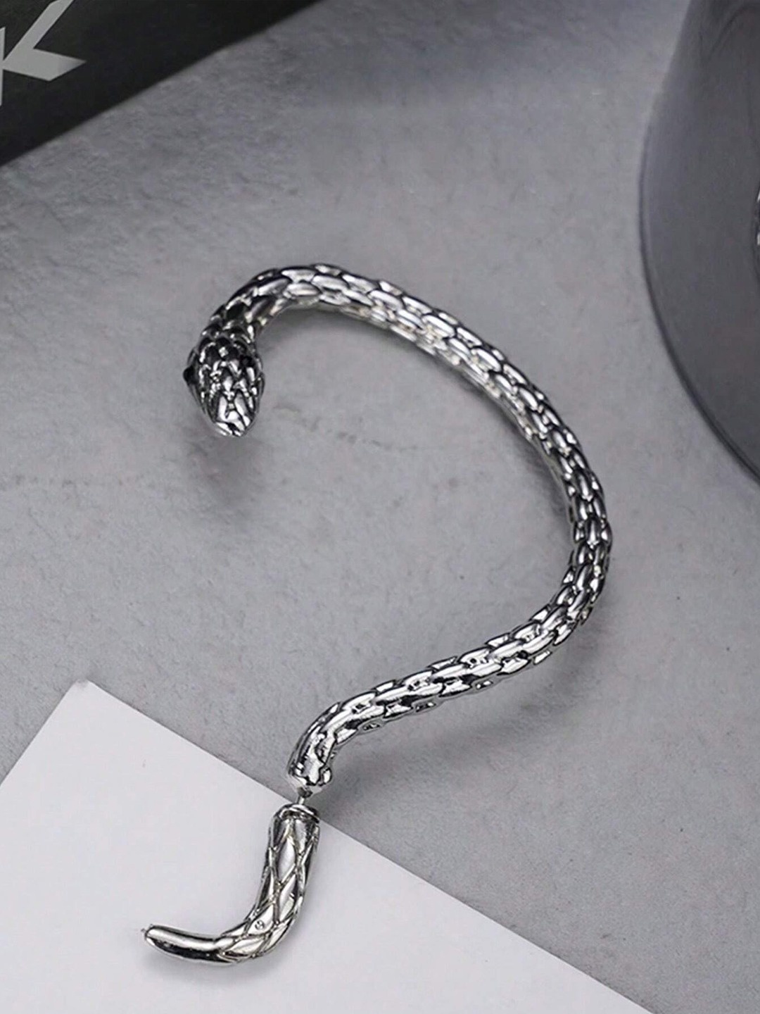 

KRENOZ Silver-Plated Animal Shaped Ear Cuff Earrings
