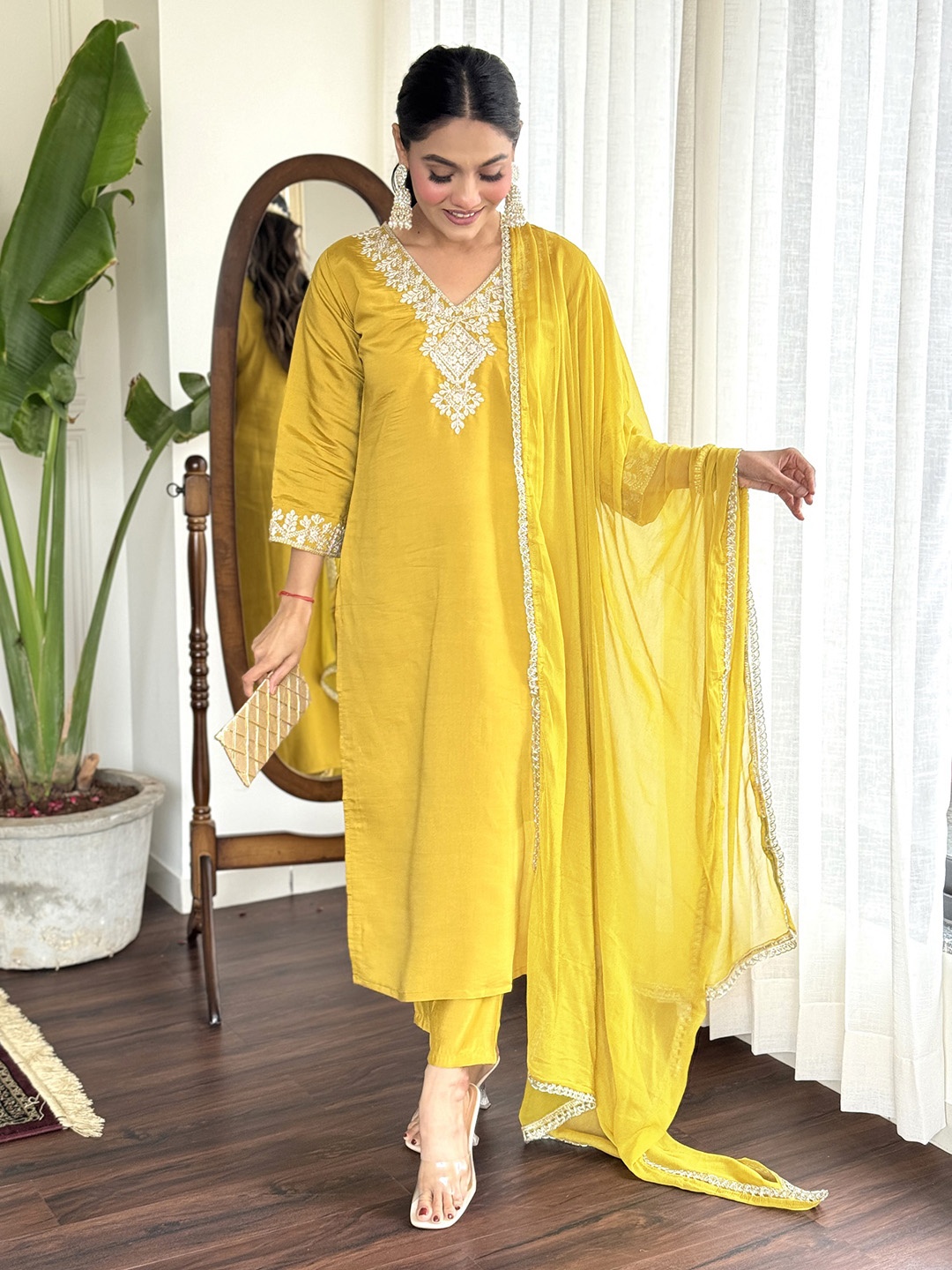 

CaniBani Yoke Design Regular Chanderi Silk Straight Kurta with Trousers & Dupatta, Yellow