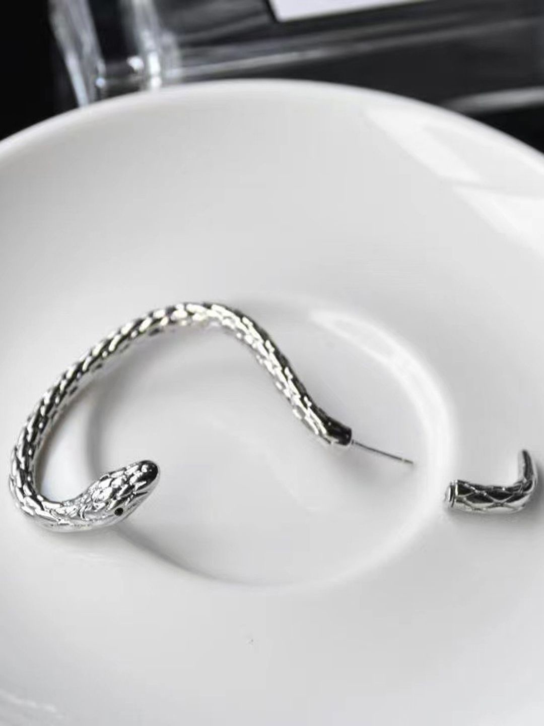 

Krelin Silver-Plated Animal Shaped Stainless Steel Ear Cuff