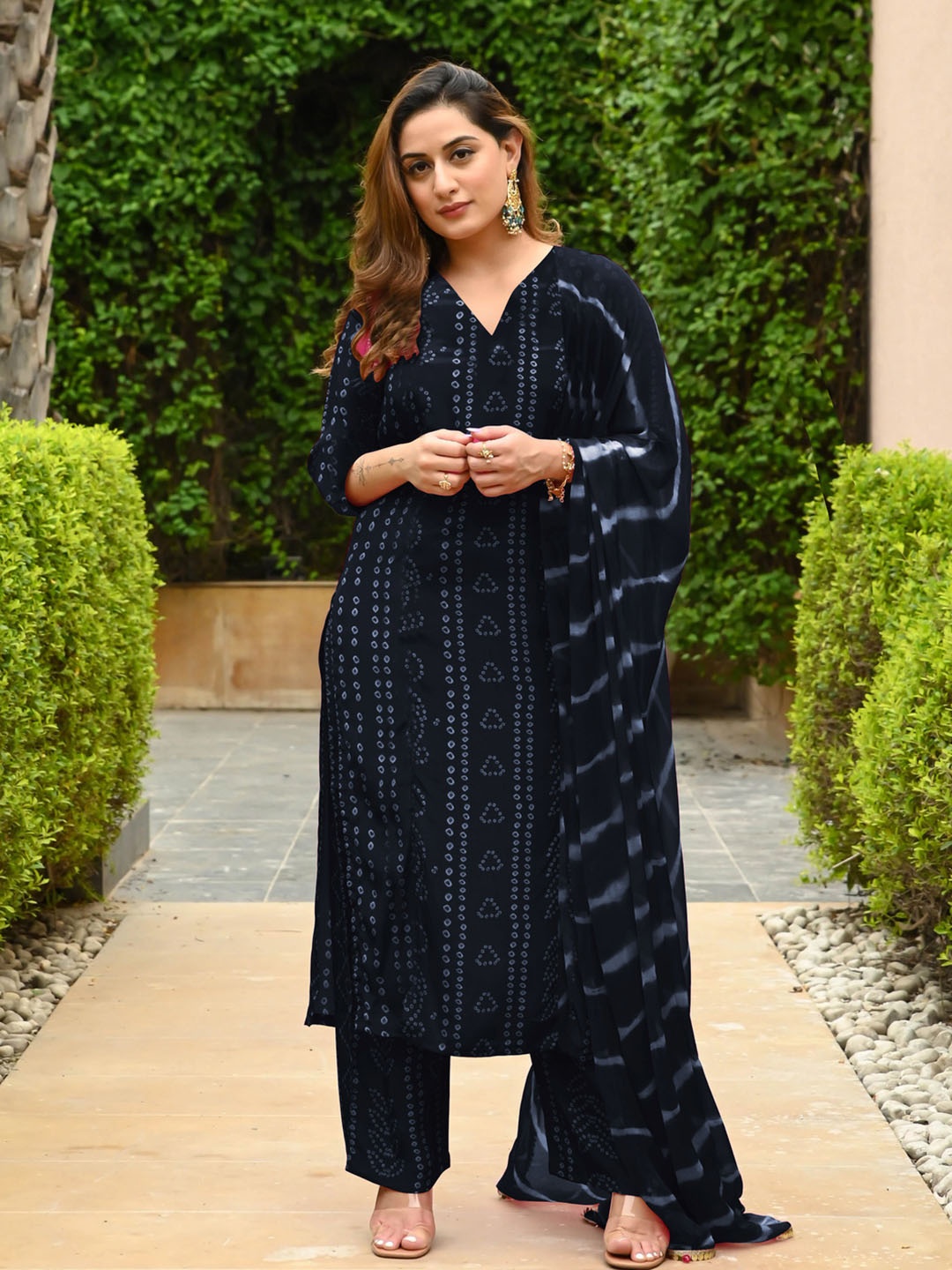 

Anni Designer Ethnic Motifs Printed Regular Straight Kurta with Trousers & Dupatta, Grey