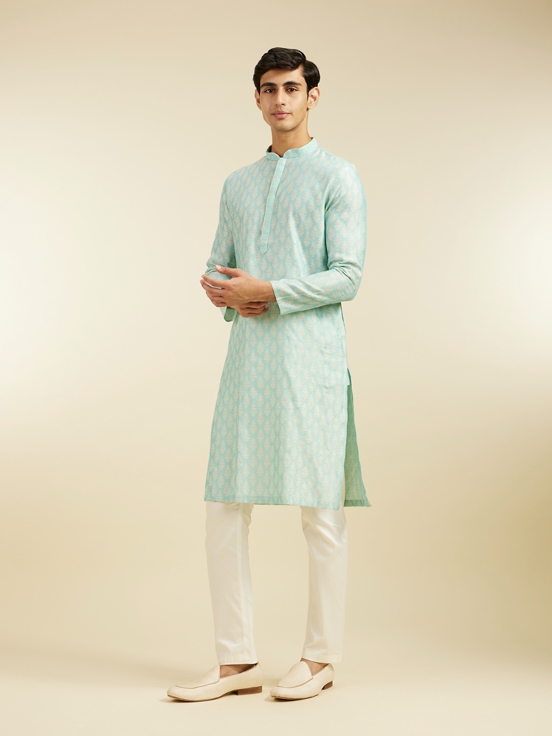 

Diwas by Manyavar Men Ethnic Motifs Embroidered Mandarin Collar Straight Kurta, Green