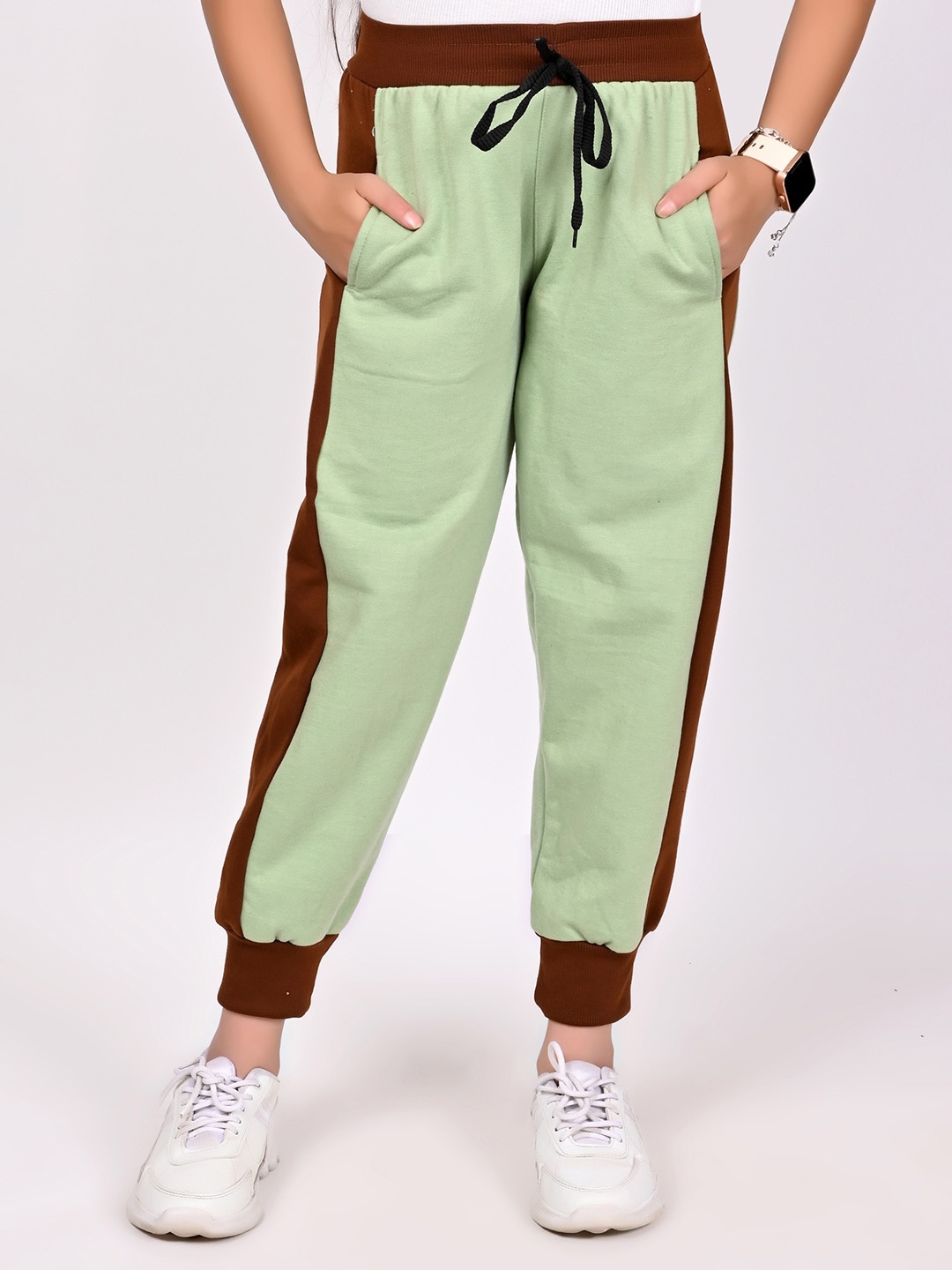 

BAESD Girls Colourblocked Relaxed Fit Joggers, Green