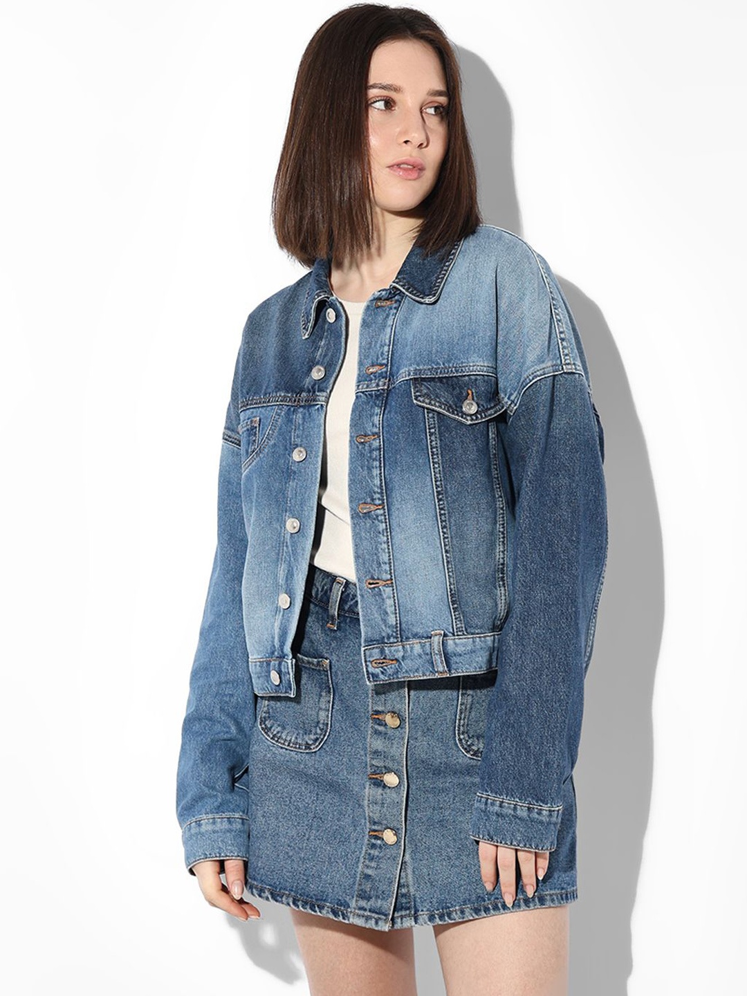 

ONLY Women Spread Collar Washed Self Design Cotton Casual Denim Jacket, Blue