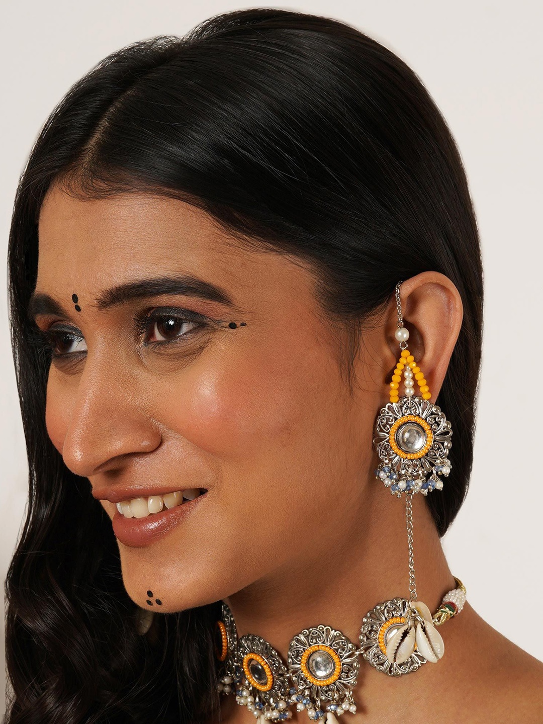 

BeAbhika Silver-Plated Kundan Studded Contemporary Drop Earrings