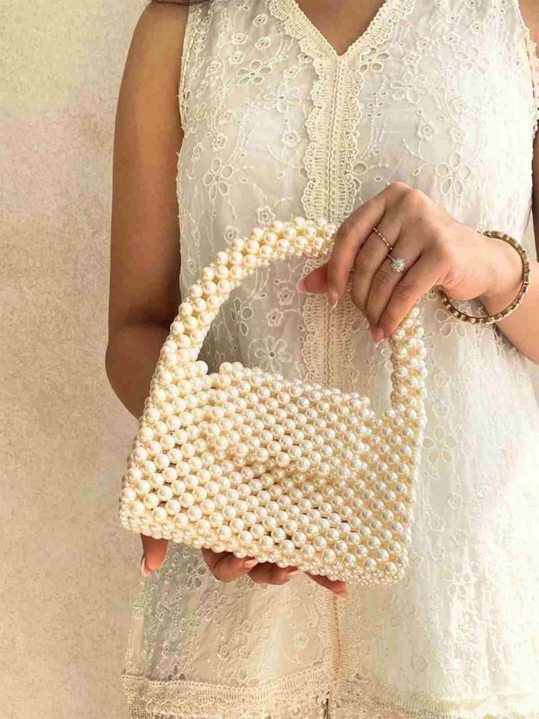 

AMYRA Women Pearl Bucket Handheld Bag, Off white