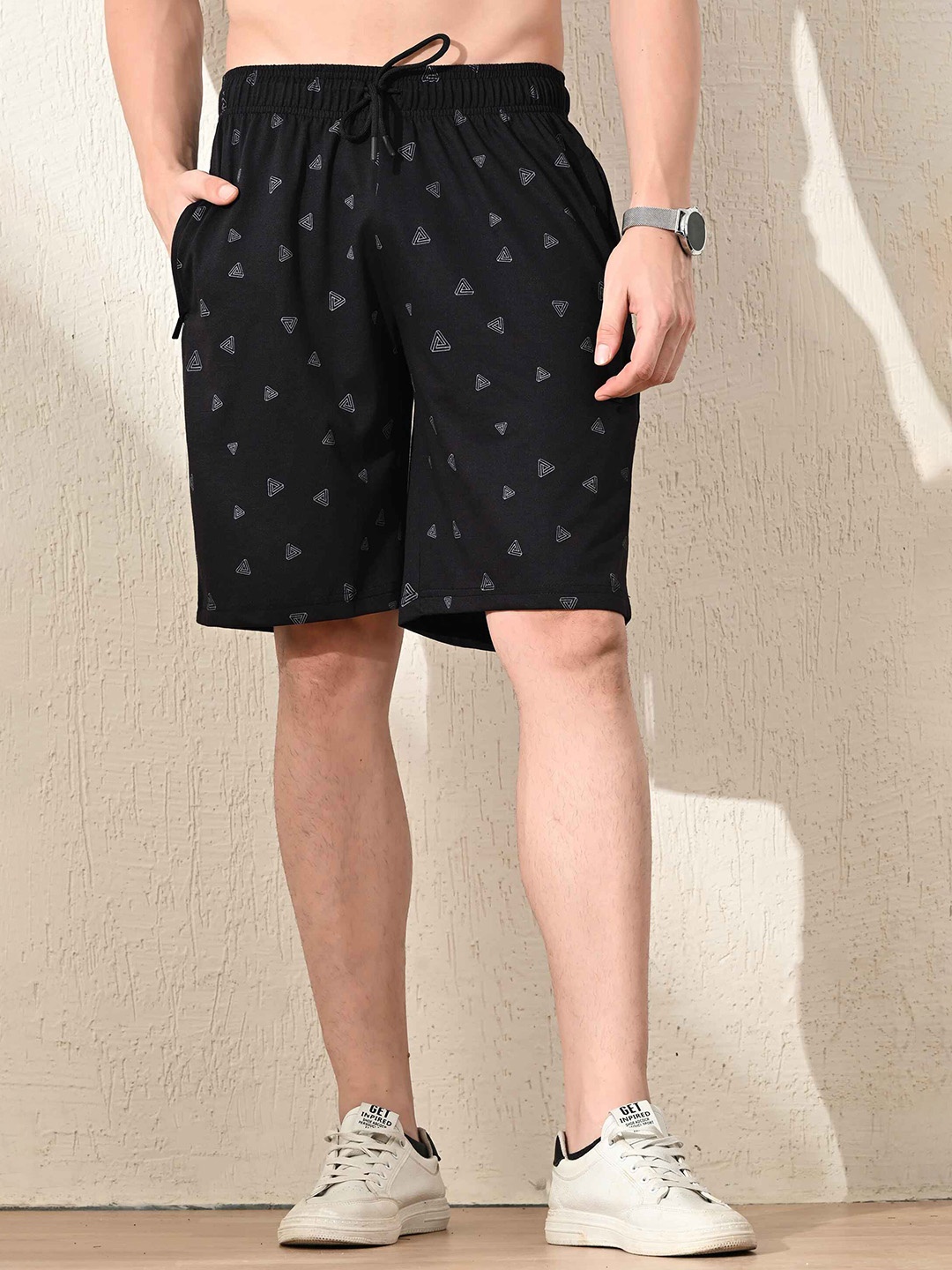 

STARFOX Men Printed Slim Fit Shorts, Black