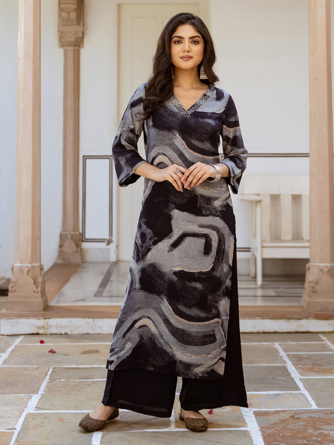 

INDYES Abstract Printed Regular Straight Kurta with Palazzos, Black